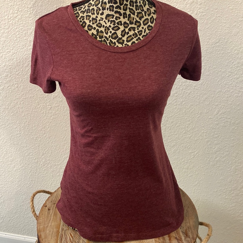 Simple Crew Neck Tee, Size small maroon, great condition, worn couple times - Picture 1 of 5